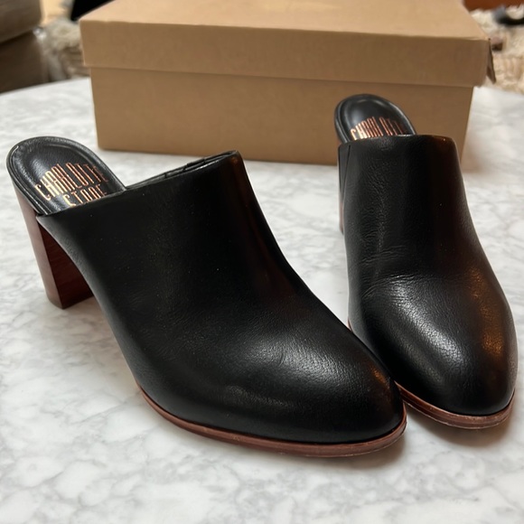 Charlotte Stone Shoes - Charlotte Stone. Black Leather LUNA Mules   7